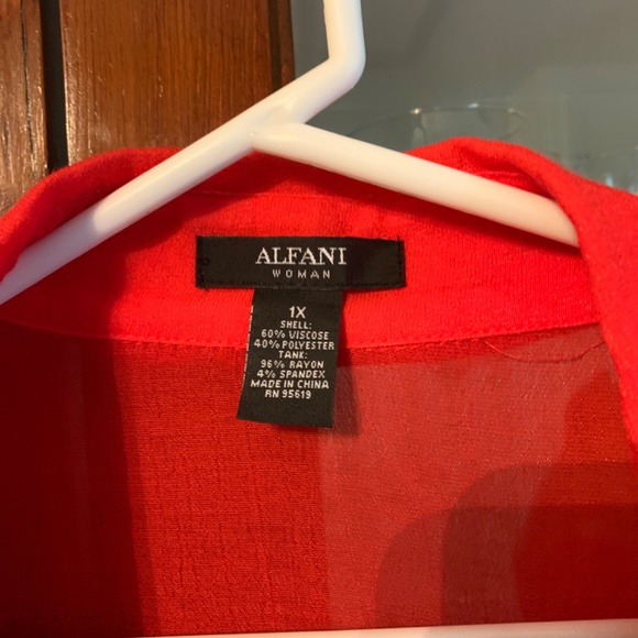 Alfa I viscose and poly tunic. Never worn. Came with a tank that was ripped. - Picture 4 of 4